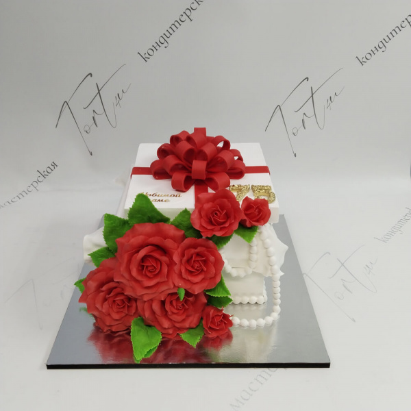 Торт коробка с красными розами - 975 на заказ в Москве, купить 4кг за 18400.00 ₽